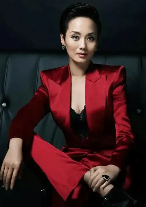 以模特身份出道的她,嫁富豪后不屑炫富,如今成人生赢家_李颖_妈妈