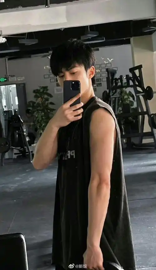 95生的肌肉##新娱