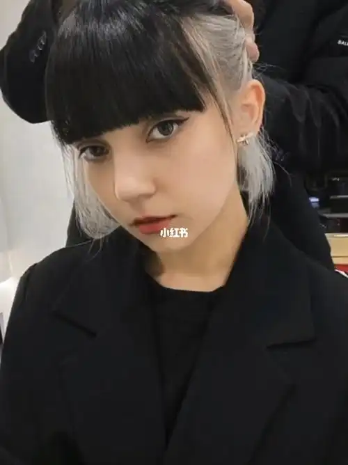 同款发色北京烫发北京染发北京接发显白发色短发发色推荐#短发挂耳染