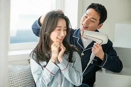 模特吹头发图片