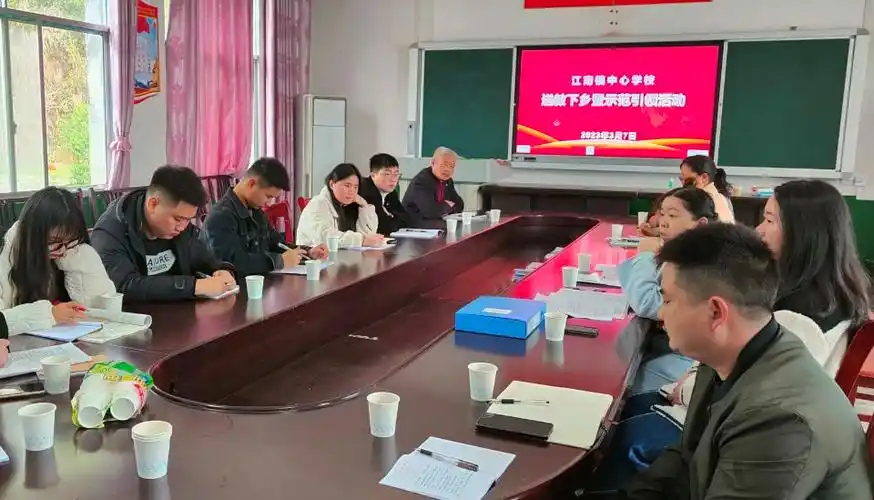 江南镇洞市中学送教展风采引领促成长