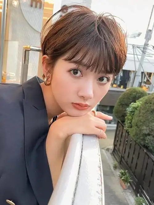 来看看这4种最时尚的女士发型吧,2023年最流行 - 最新短发发型女