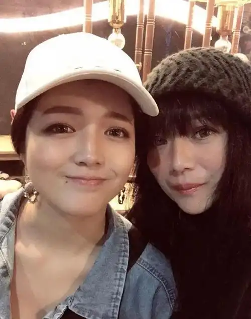 林瑞阳27岁女儿近照曝光!自弹自唱歌声甜美,甘愿当空姐不进娱圈