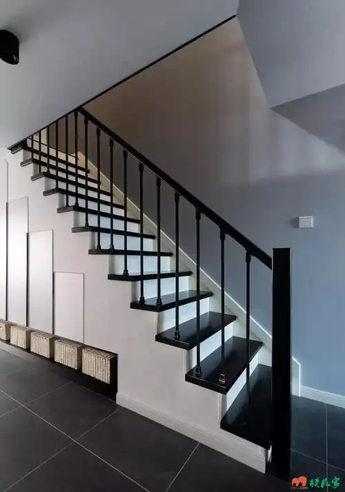 100㎡三室两厅现代风格装修设计效果图-楼梯