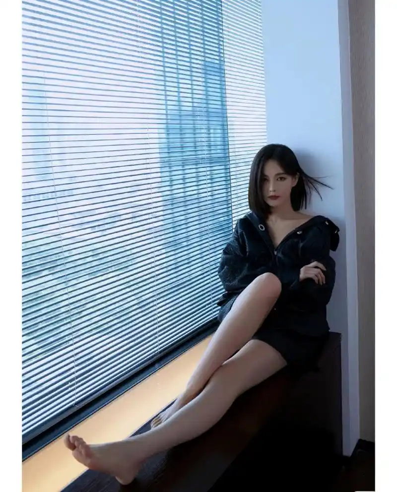 李一桐最新大长腿照美翻了#李一桐