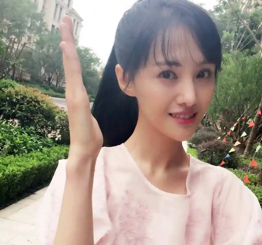 我们选择偶像不应该看表面,而是看内在的精神,例如像郑爽