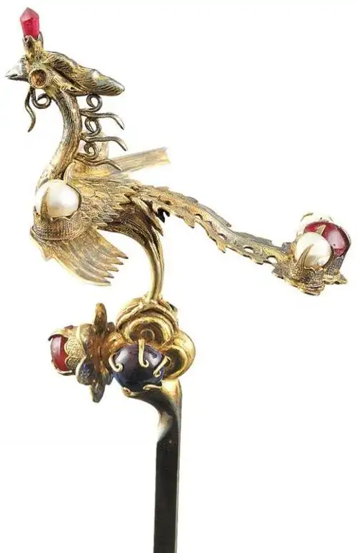 "带有凤凰装饰的簪子是朝鲜王室的装饰品" : 东亚日报