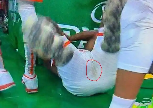 曝哈登球场上拉裤子!向皮尔斯致敬?球迷评论不堪入目_比赛