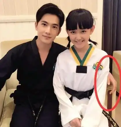 杨洋照片那么多人跨赞是有原因的图