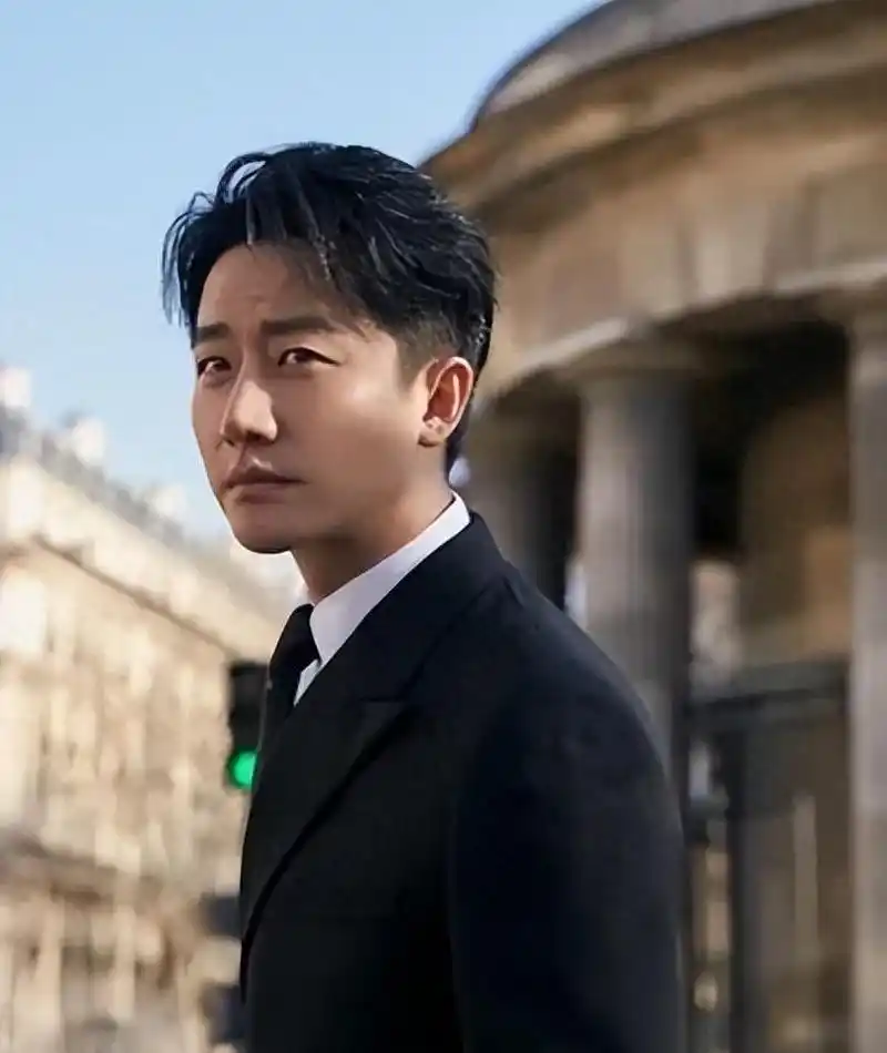 黄轩:实力派男演员的成功之路 黄轩是一位实力派男演员,他在面临重重