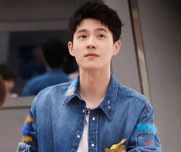 刘昊然凭一档综艺,不仅重获少年感,还成功吸粉,网友在线磕cp