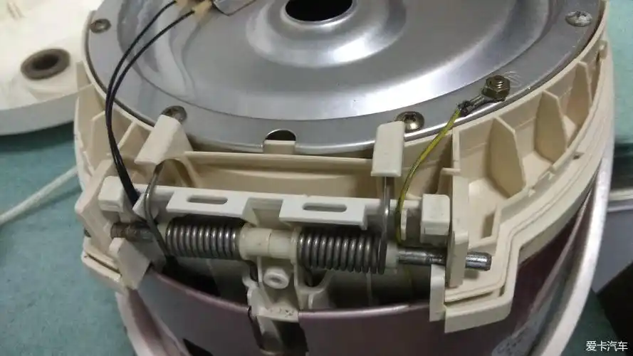 有没有可以拆盖子的电饭煲啊