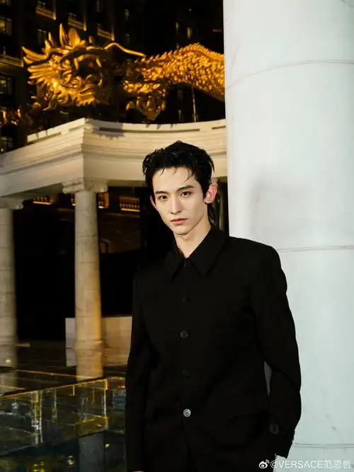 澳门范思哲酒店##versace24春夏系列