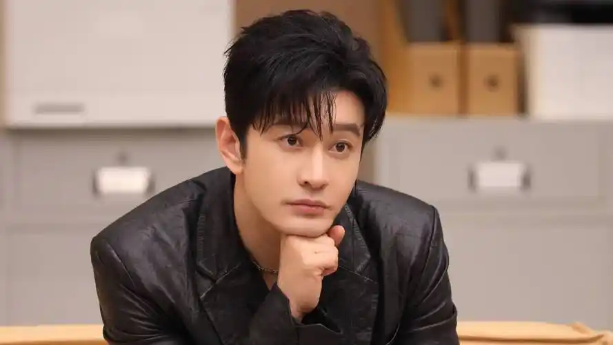 黄晓明漠河之行波折重重,平安抵达引关注