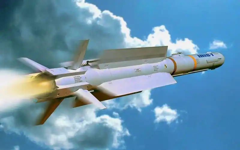 解放军装备的霹雳15导弹射程400公里,让美军忧心_哔哩哔哩_bilibili