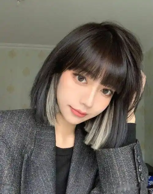 2022超火的"挂耳染短发"_女生_时尚_发型