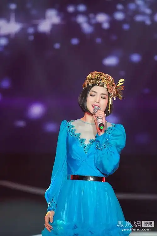 2014年12 月20 日,总政歌舞团青年歌唱家白雪全国巡回演唱会《暖色