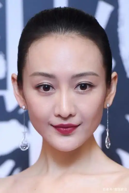 王鸥真是"魔鬼"比例,白色鱼尾裙遮不住韵味,腰臀曲线太惊艳!