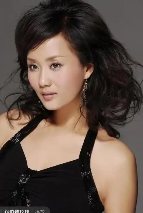 演员李颖备受追捧的"挂历女神"