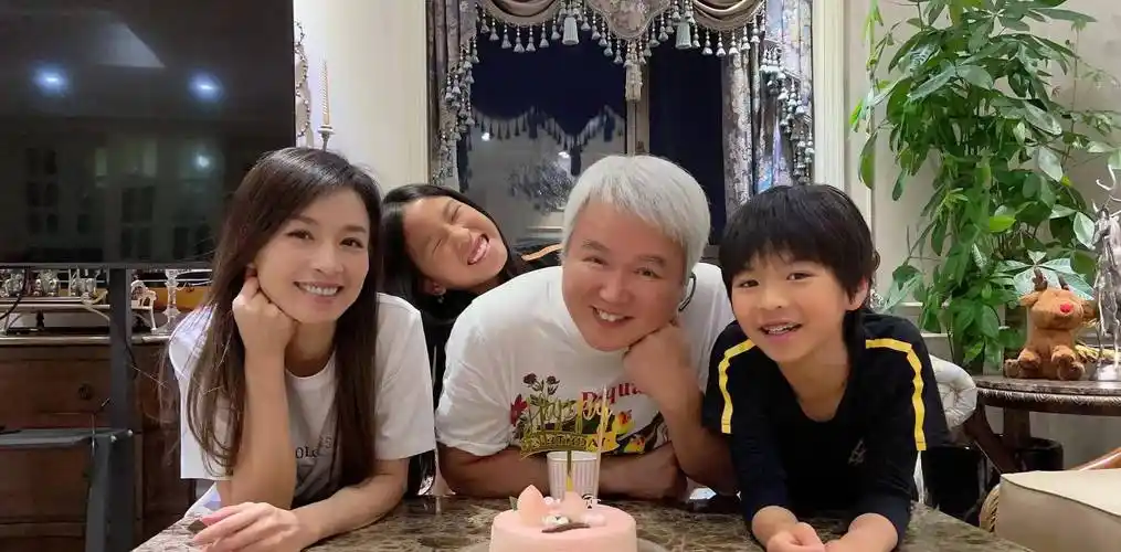 高档酒店秀小蛮腰,生活依旧优渥惬意_林瑞阳_林家菱_变化