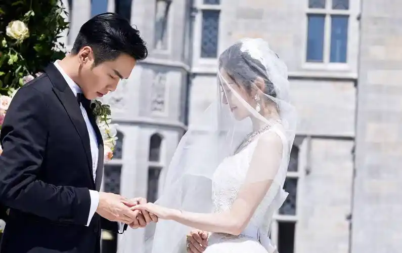 张若昀亲自下厨做饭摆盘精致卖相佳疑似是为女儿准备的百日宴