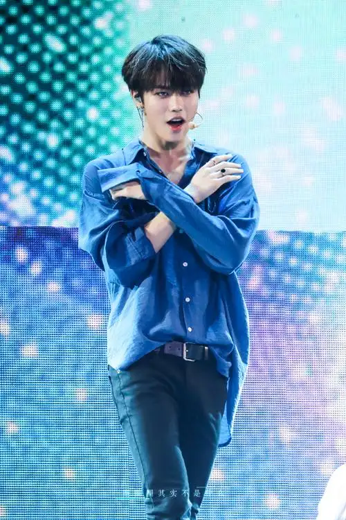 很多次但是还是最喜欢蓝色衬衫#是的我终于把蓝衬衫修出来惹#@林彦俊