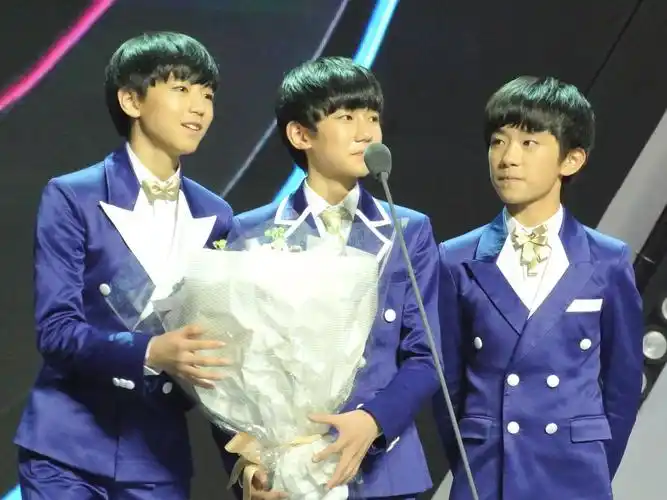 【凯源玺】2014音悦v榜盛典tfboys三次上台领奖合集