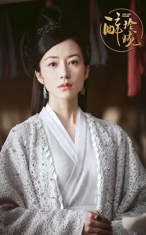 简介:《醉玲珑》韩雪剧照图片,分享一组韩雪图片给大家,图中的明星