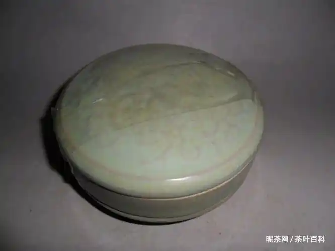 胎质细腻,香灰色,青釉温润有鳞状片纹,裹足支烧,宋代临汝窑