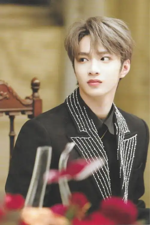 刘耀文四周年海报/明信片扫图  伟大的    @时代少年团-刘耀文  #青年