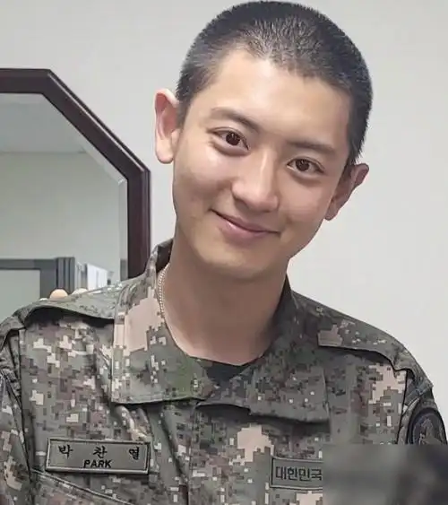 高清照:痘痘变多皮肤暗沉,五官没变化却遮不住疲惫|边伯贤|exo_网易