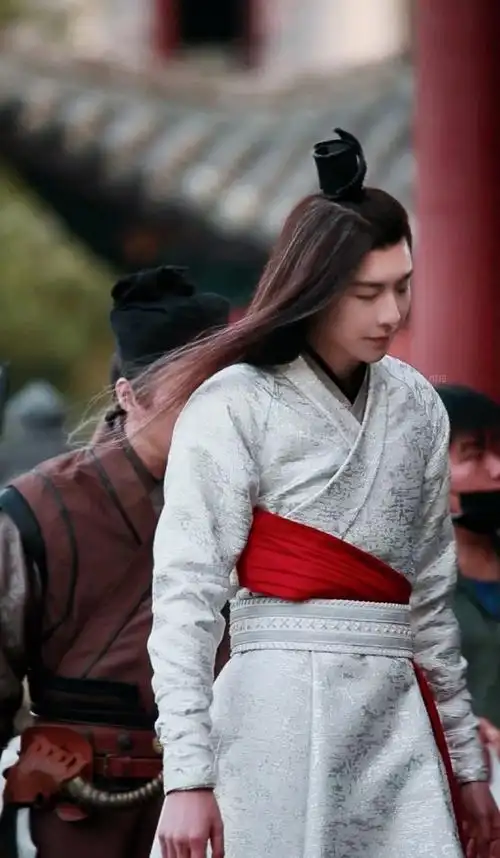 长歌行cut##长歌行导演说刘宇宁赵露思有潜力#刘宇宁好适合古装造型呀