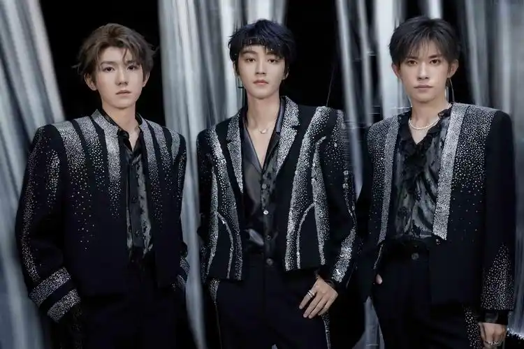 tfboys十年之约唱响夏夜西安 优酷独家直播展现青春告白_演唱会_观众