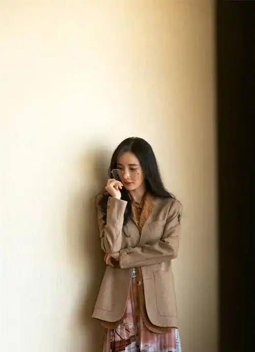 看看杨幂杨颖这么穿,美得不像话_造型_风格_明星