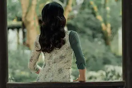 优雅的背影图片