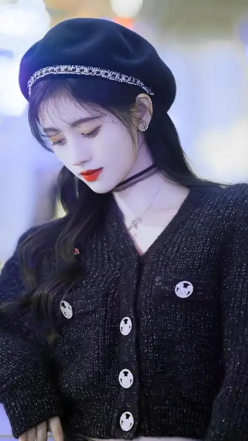 鞠婧祎安全帽雷初夏