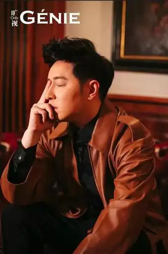 潘玮柏漫步在米兰,结果被fendi带到了70年代