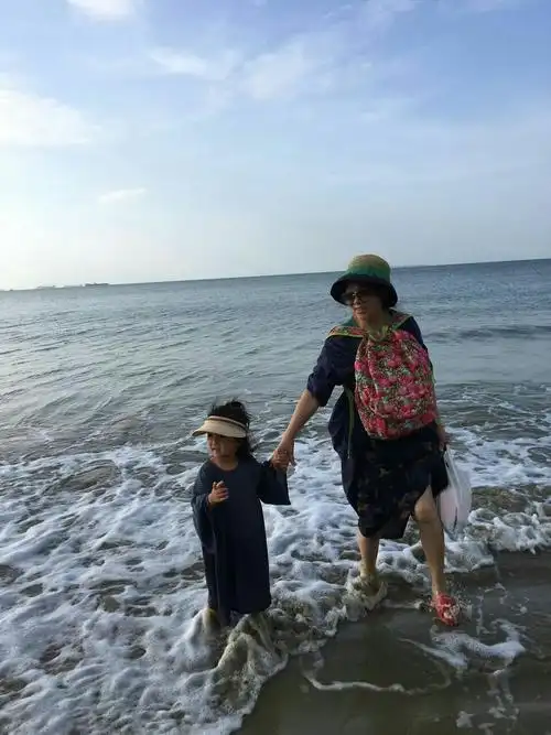 阳光沙滩海浪椰树~外婆妈妈和小快乐