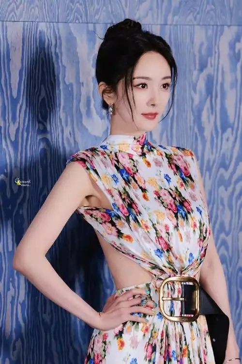 loewe晚宴##杨幂吴磊同框##杨幂活动生图##杨幂再现月牙笑##杨幂背部