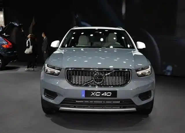 落地20万,2.0t 8at,气场不输q3,新款沃尔沃xc40真帅气