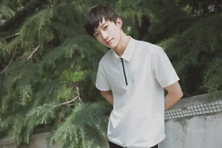 校草曹恩齐曝盐系写真 加盟《你好旧时光》引期待