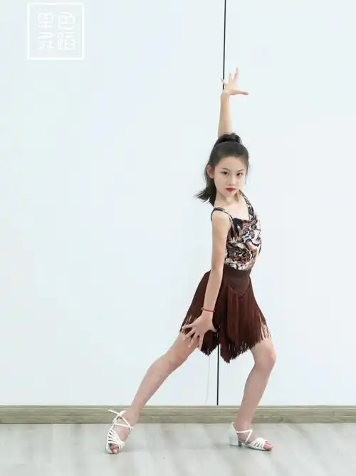 跳拉丁女孩子真的很有气质,那种高贵高傲的气质会让人望尘莫及