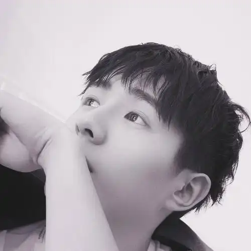 刘昊然 头像