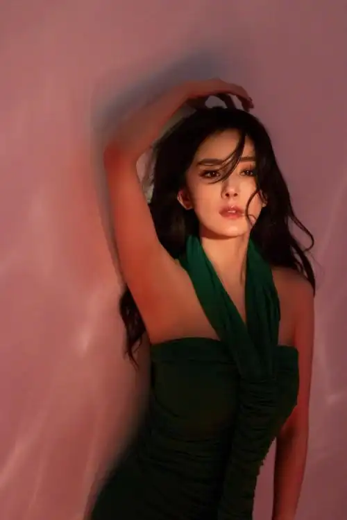 杨幂吊带裙性感写真,高清图片,免费素材 - 图库哇