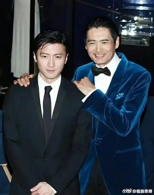 谢霆锋遇到周润发真的好乖啊 柠檬可以随意摆弄