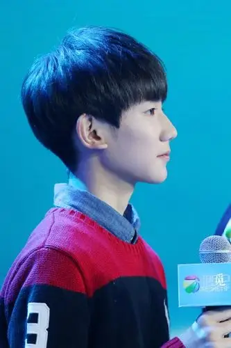 男艺人 90度侧脸