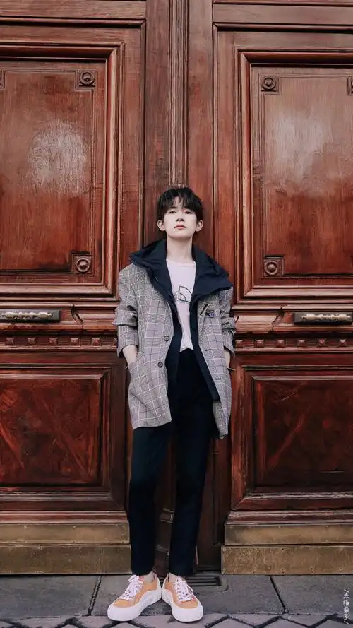 易烊千玺高冷的暖男