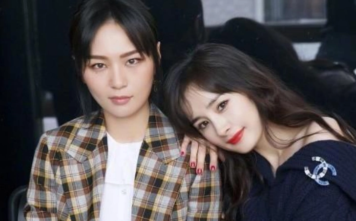 杨幂为周笔畅庆生还曾表示自己是周笔畅的迷妹网友表示神仙友谊