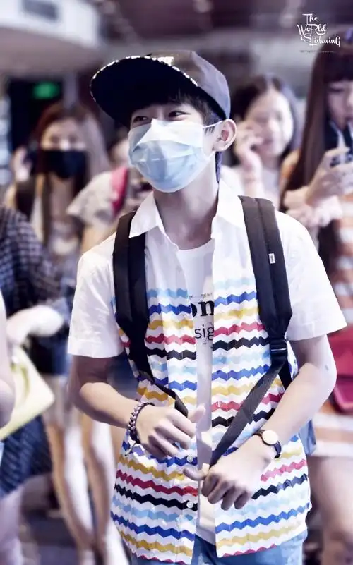 烊千玺青年力量#2014 / 0825 / 140825 北京飞重庆小烊小烊~给你一点