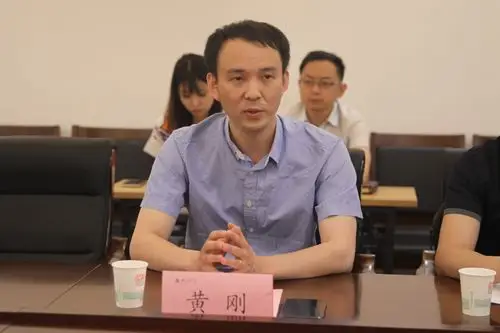 中教能源研究院常务副院长黄刚讲话校党委常委,副校长张远军讲话